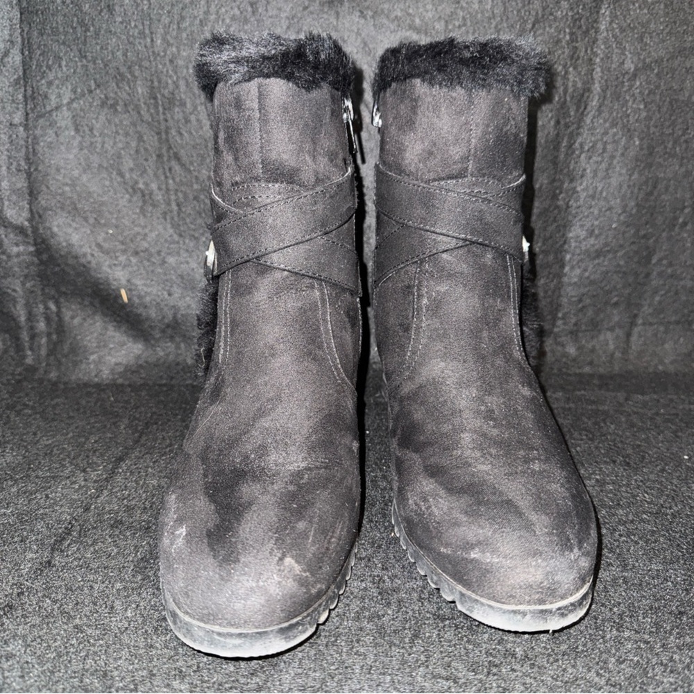 Unisa Unchester Faux Fur Black Ankle Booties Boots Womens size 7 Side Zip Wedge - Picture 3 of 8